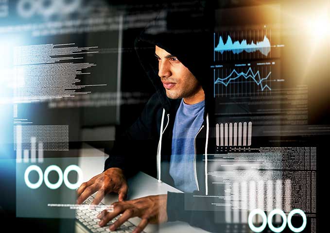 Développeur au clavier devant des tableaux de bord et des lignes de code en surimpression